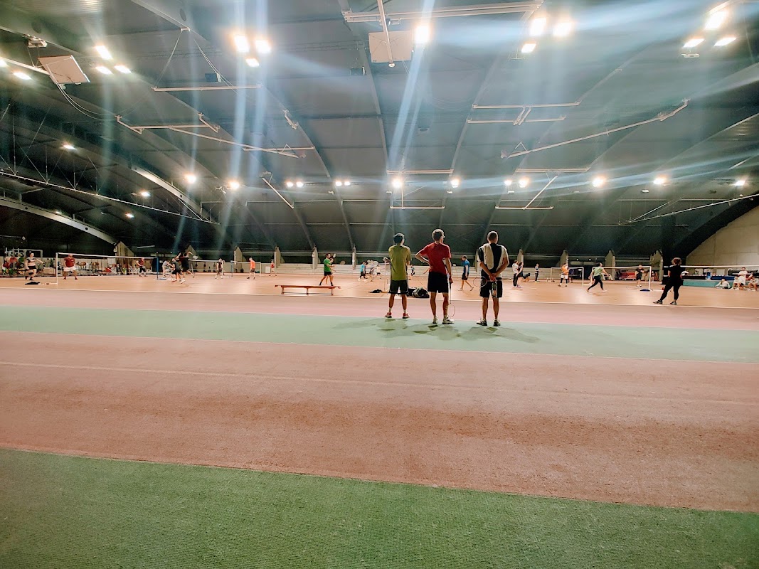 Courts de tennis (5) - UFR Sciences et Techniques des Activités Physiques et Sportives