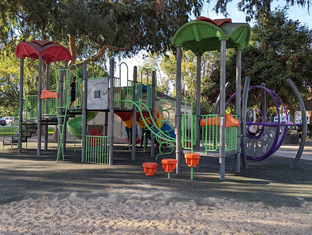 Basketball court - Vickroy Park