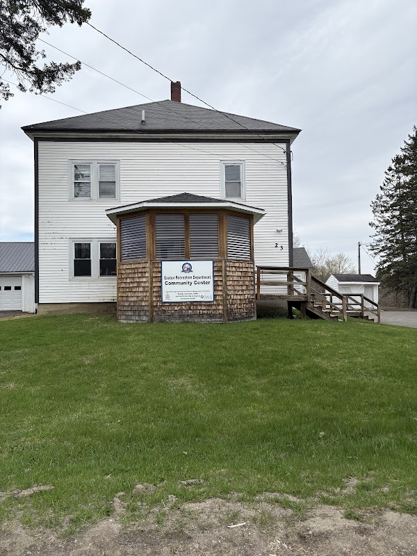 Center Road, Easton: Basketball Court