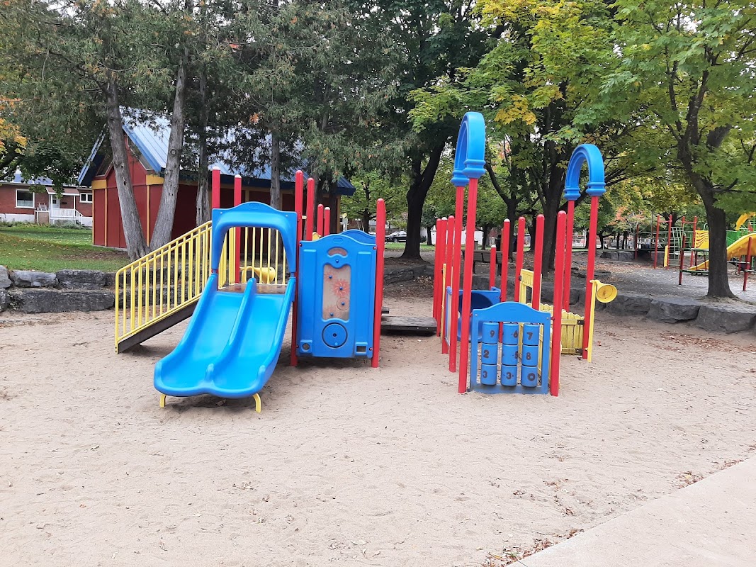 Basketball court - Brewer Park