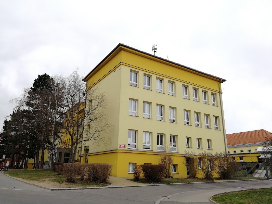 Běžecká dráha - ZŠ Jitřní