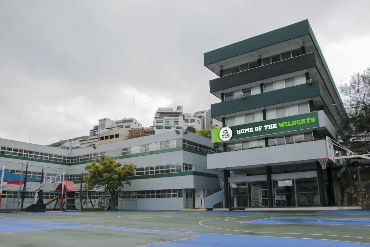 Cancha de fútbol - American Institute of Monterrey Campus Valle