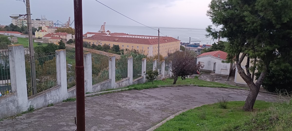 Campo de futebol #2 - Escola Básica Rosa Lobato Faria