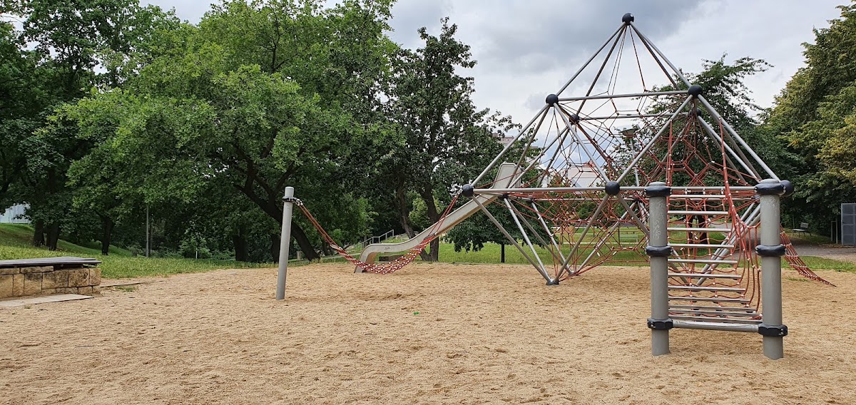Basketbalové hřiště - Dopravní hřiště Modřany