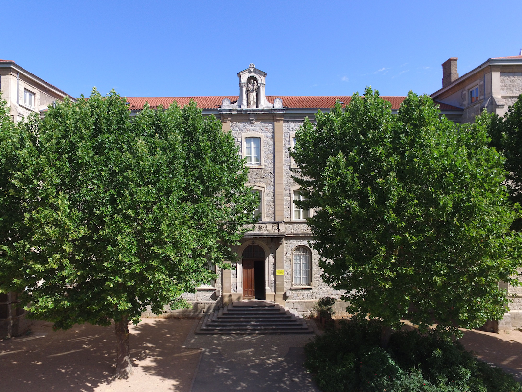 Terrain de football - Collège et Lycée privés des Chassagnes