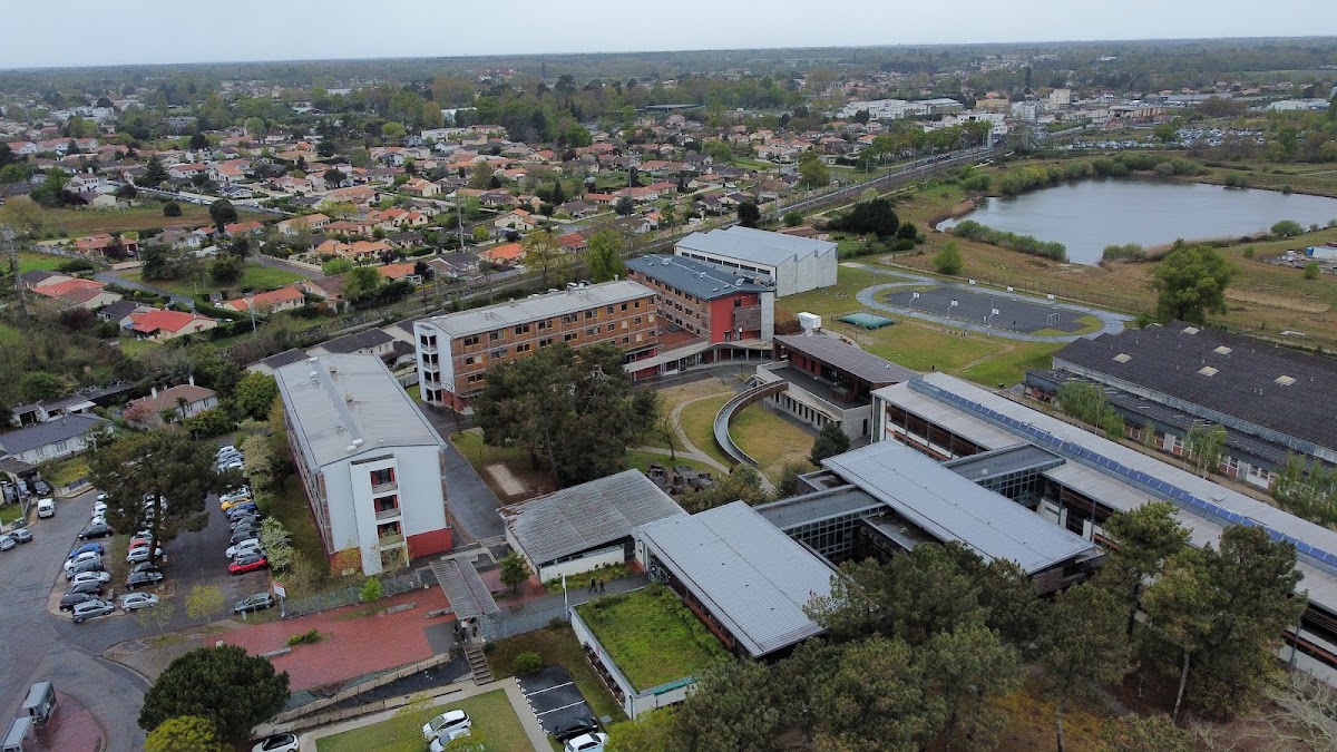 Piste d'athlétisme #1 - Lycée des Métiers Léonard de Vinci