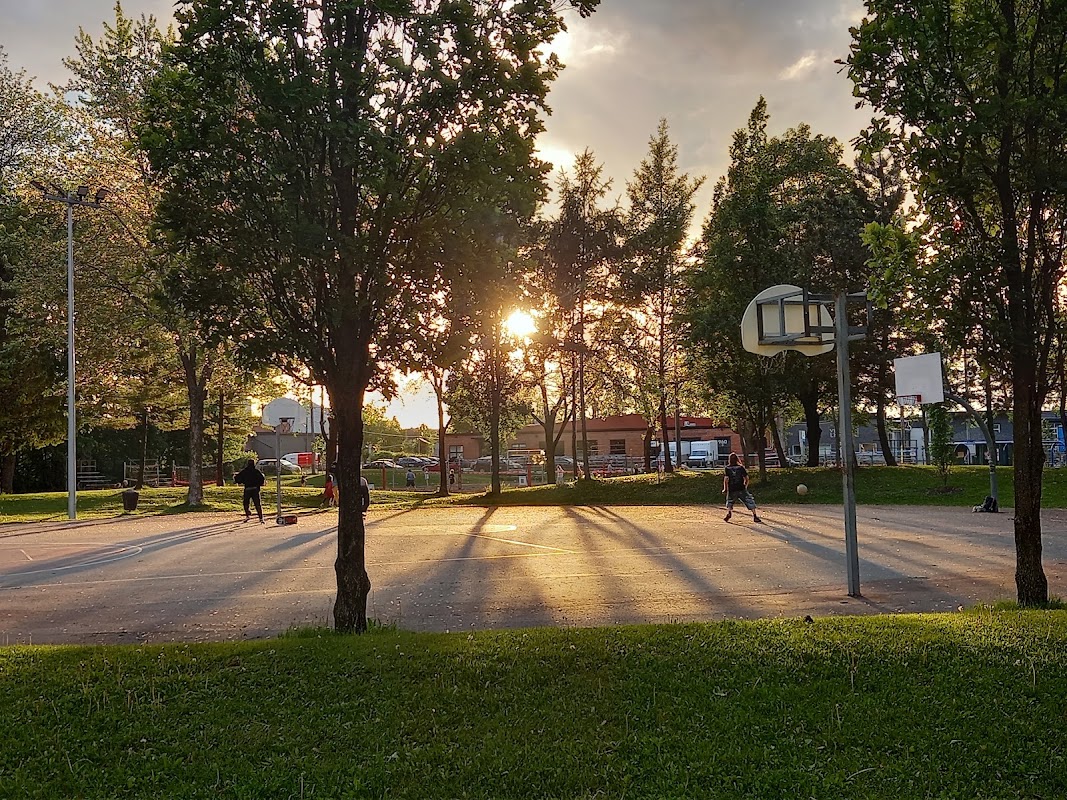 Basketball court - Parc Dollard-Des-Ormeaux