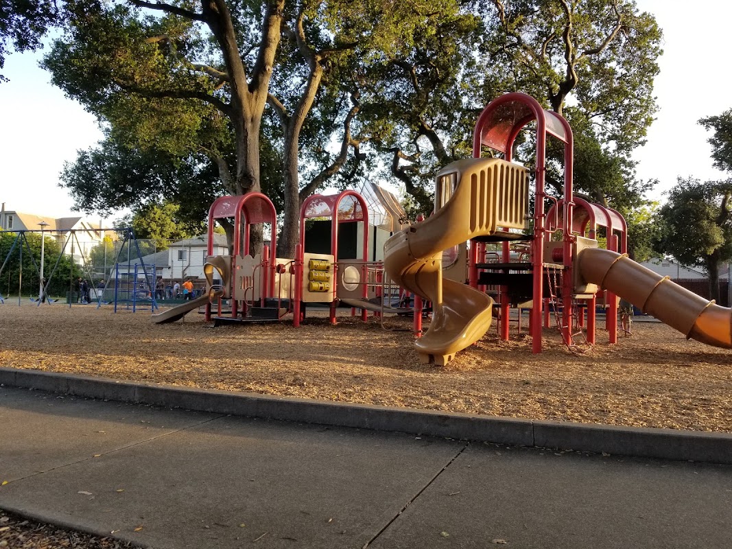 Basketball court - Lincoln Park