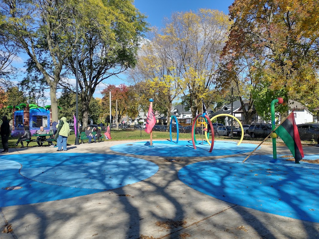Basketball court - Lindbergh Park