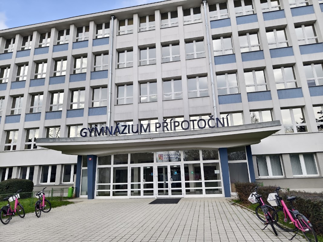 Fotbalové hřiště - Gymnázium Přípotoční