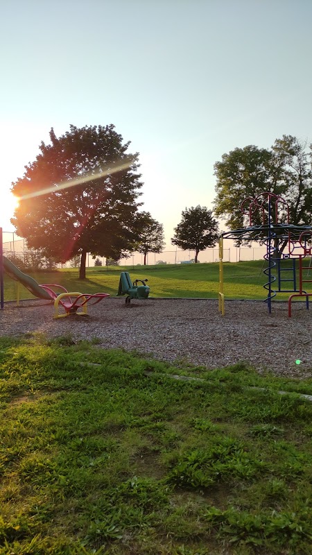 Basketball court - Weaver Park