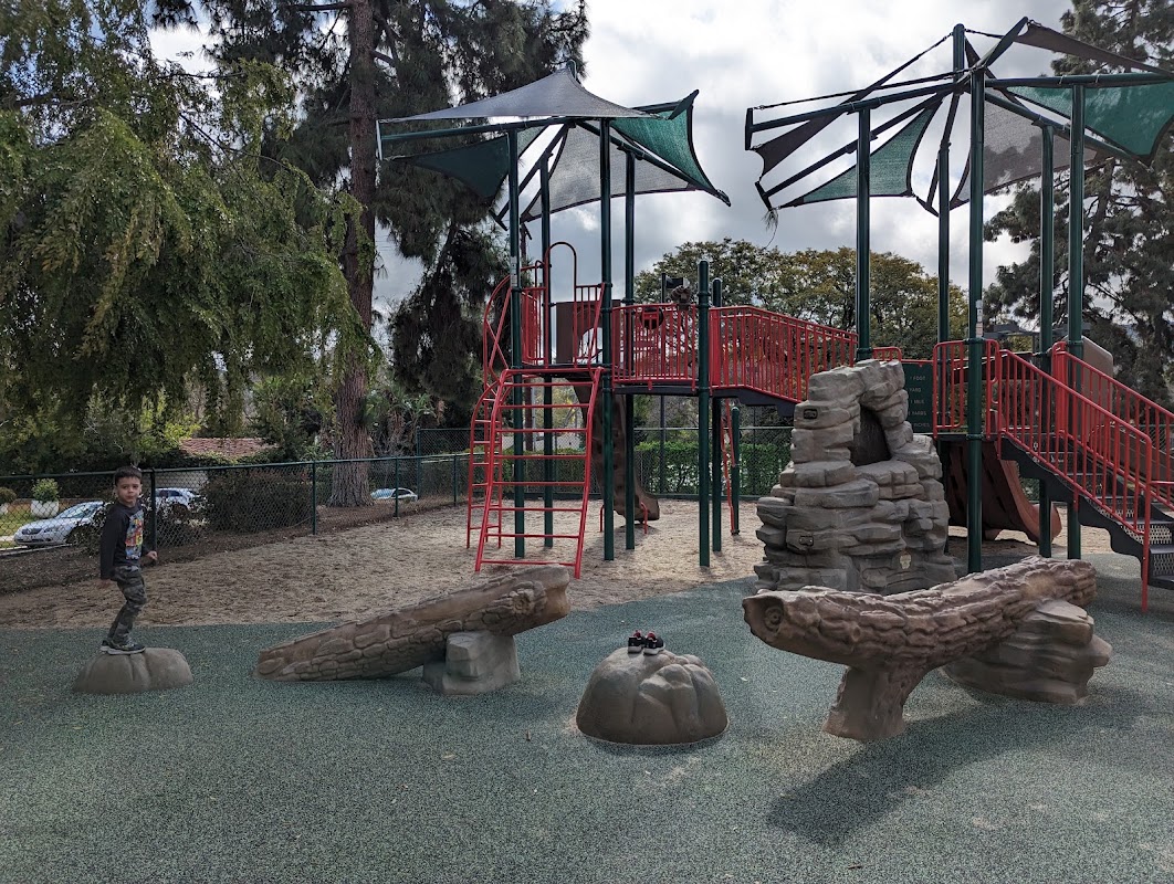 Basketball court - Mountain View Park