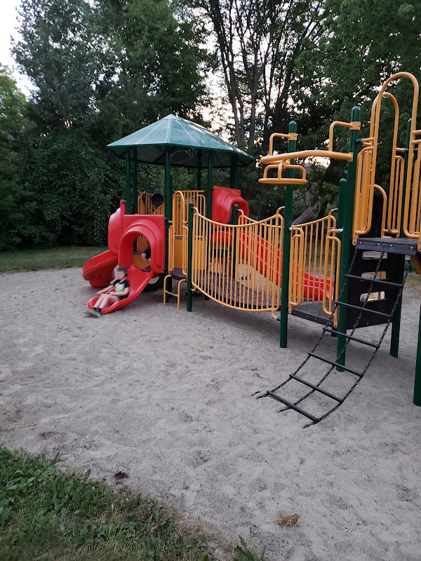 Volleyball court - Iona Park
