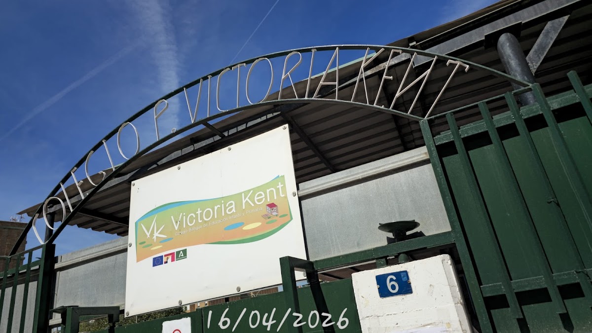 Campo de fútbol - Colegio de Educación Infantil y Primaria Victoria Kent