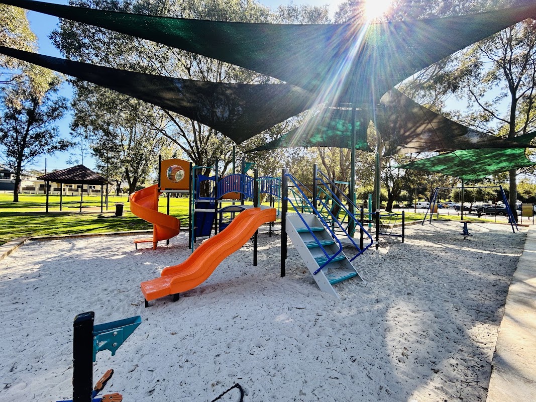 Tennis court - Lake Gwelup Reserve