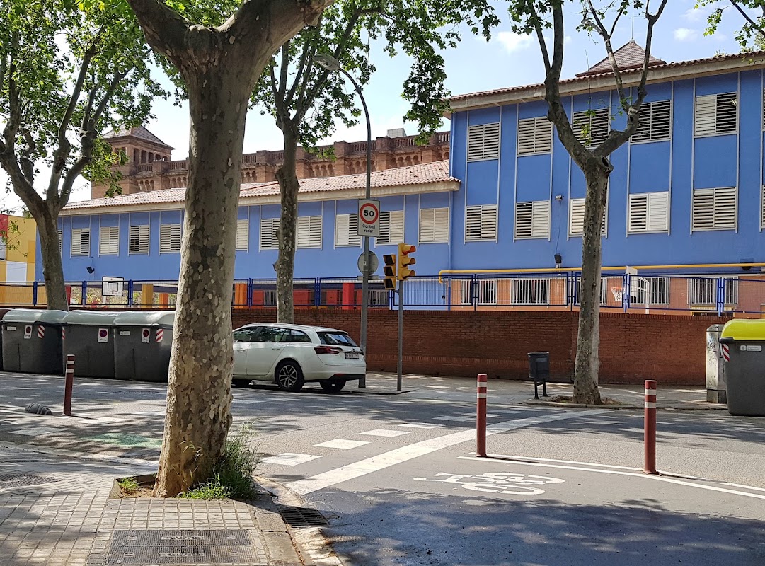 Pista de baloncesto - Escola Antoni Brusi