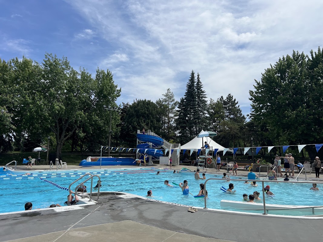 Swimming pool - Terrains du centre communautaire Sarto-Desnoyers
