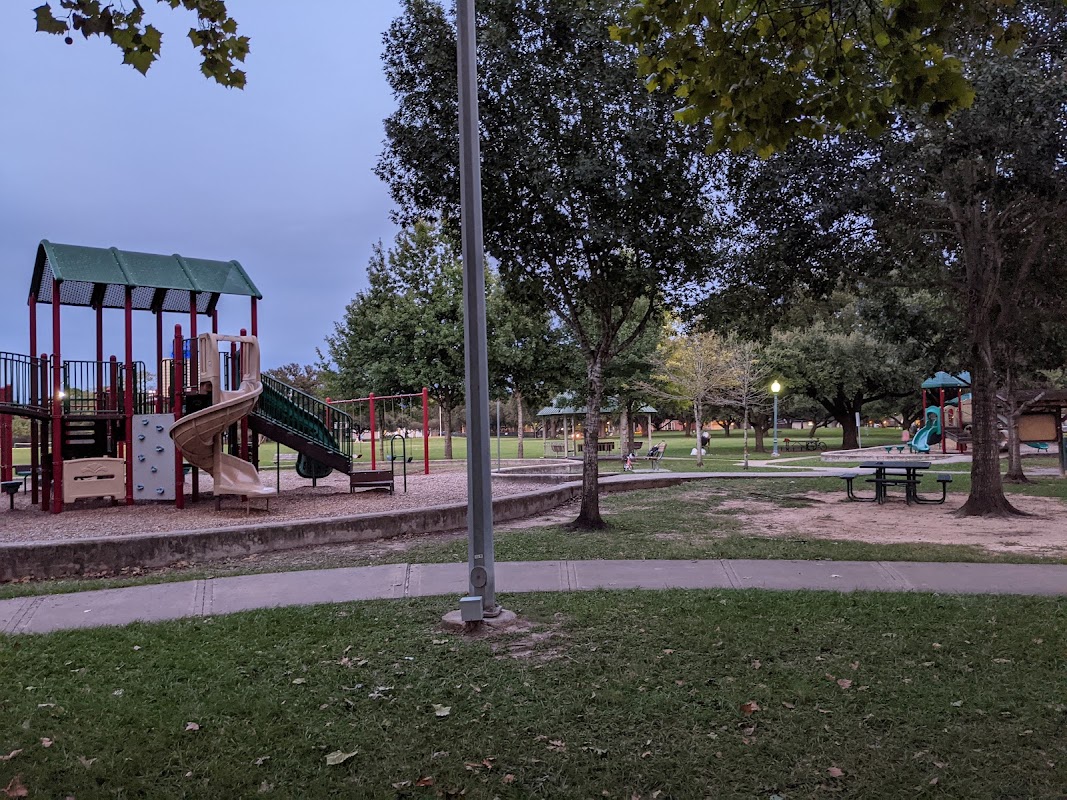 Basketball court - Bendwood Park
