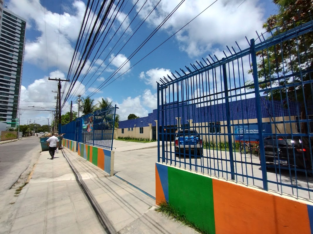 Campo de futebol - Escola Municipal Karla Patrícia