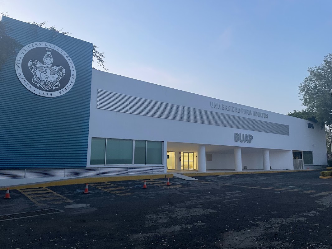 Canchas de fútbol (3) - Universidad para Adultos BUAP
