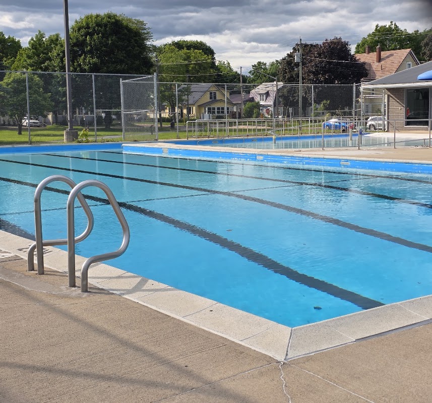 Swimming pool - Queens Square