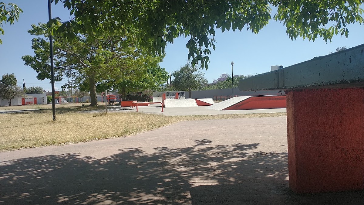 Canchas de básquetbol (2) - Unidad Deportiva Parques del Bosque