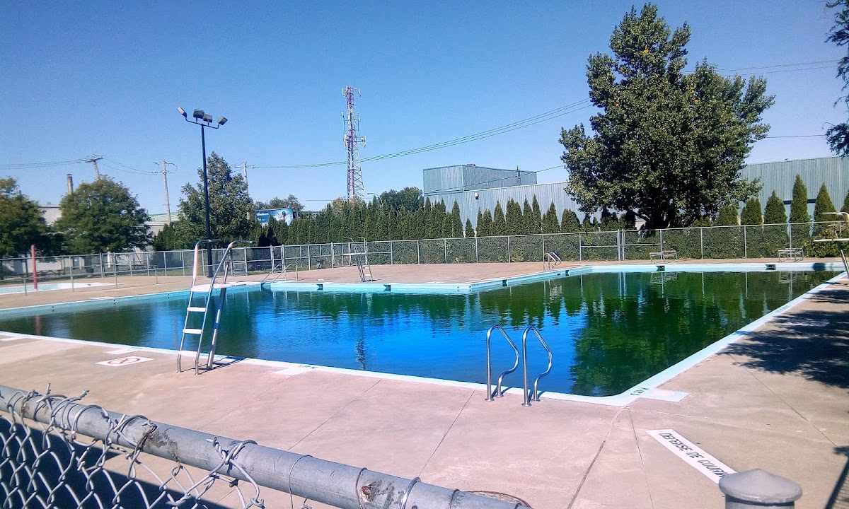 Swimming pool - Parc Francine-Léger