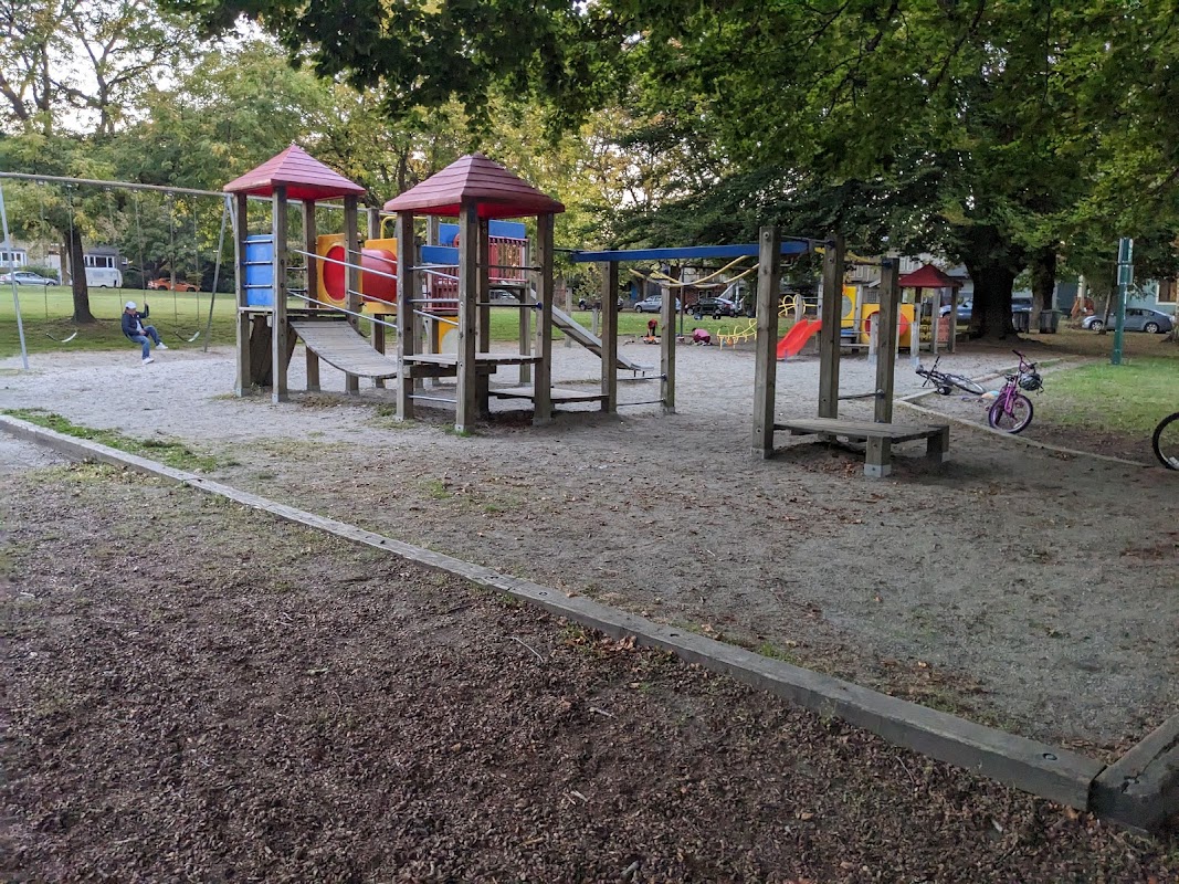 Basketball court - Garden Park
