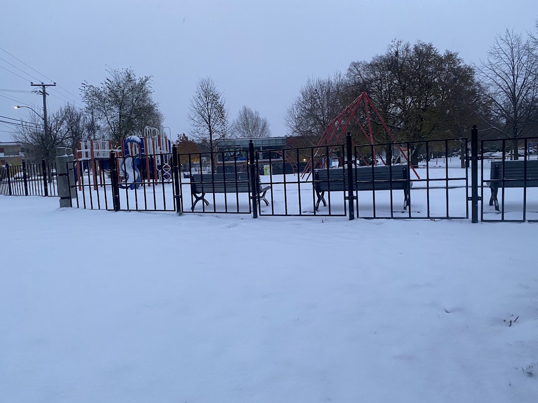 Basketball court - Parc de Mésy